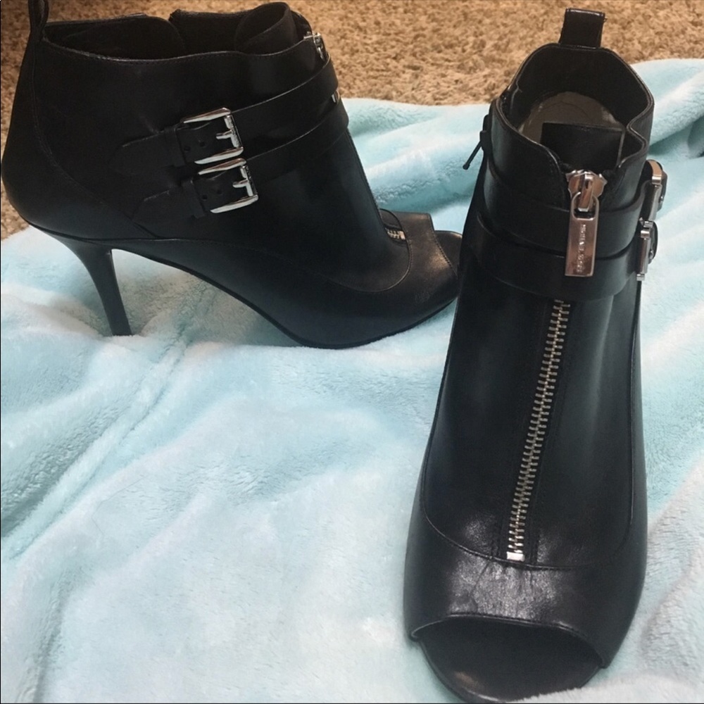 👡Peep Toe Booties